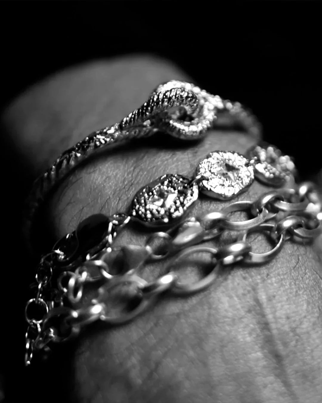 Hooked - Bracelet - ARYKAI